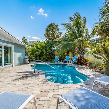 Toes In The Water - 110 Palm Ave-3